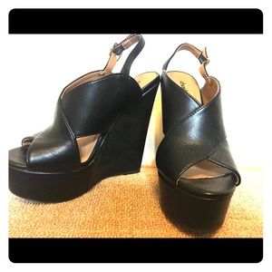 Platform sandals size 7